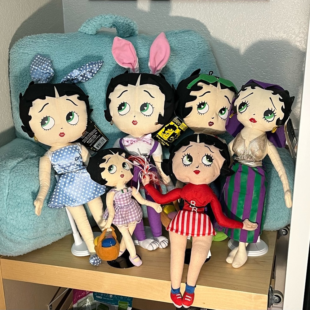 BUNDLE: Vintage lot of 6 pre-owned Betty Boop Kellytoy dolls collection